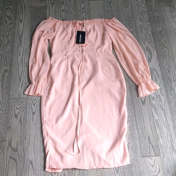 Beautiful dress by Pretty little things 😍 - Picture 1 of 12